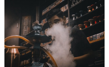 Melaza y carbón para shisha: cómo elegir los mejores accesorios para una experiencia perfecta